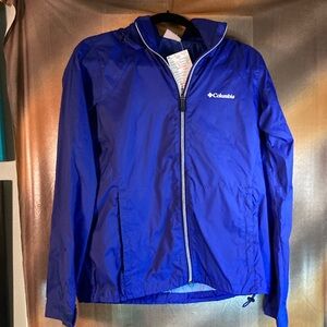 Columbia‎ blue rain jacket with vent shoulder and hidden hood in collar. 126